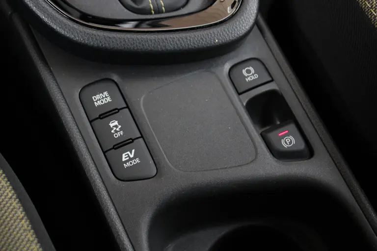 Toyota Yaris Cross 1.5 Hybrid Explore Achteruitrijcamera, Cruise Control Adaptief, Navigatie, Stoelverwarming afbeelding 19