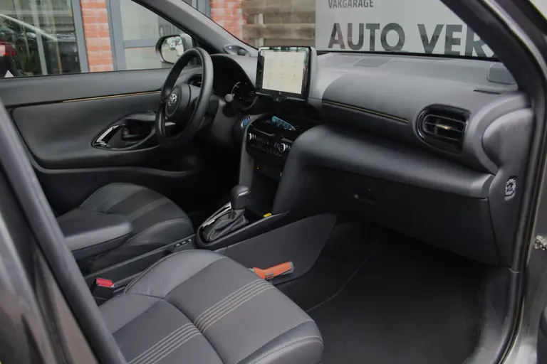 Toyota Yaris Cross 1.5 Hybrid Adventure Trekhaak, JBL Audio, Head-up Display, Elektrische Achterklep, Stuur- en Stoelverwarming afbeelding 36