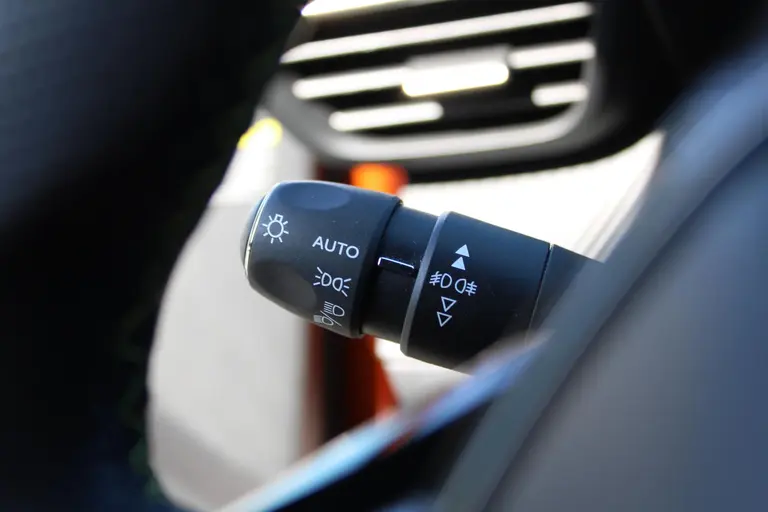Peugeot 2008 1.2 PureTech GT 130PK Achteruitrijcamera, Navigatie, Cruise Control, Parkeersensoren afbeelding 32