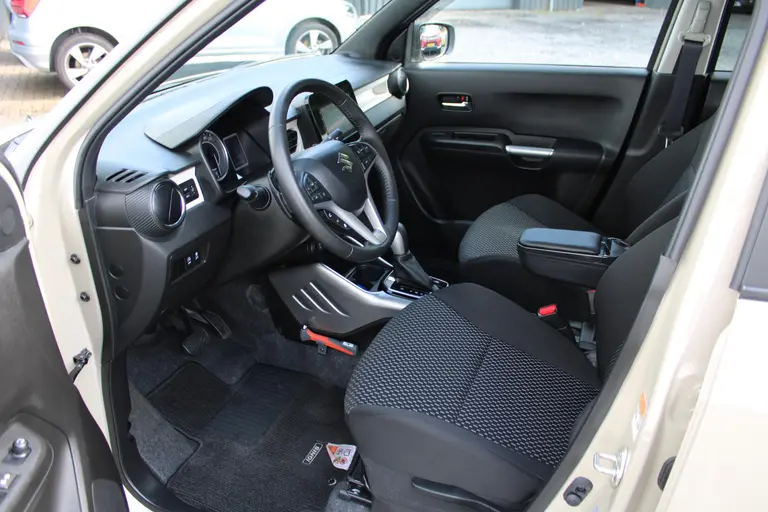 Suzuki Ignis 1.2 Smart Hybrid Style, Automaat , Parkeersensoren, Cruise-Control en ORG NL Auto!! afbeelding 9