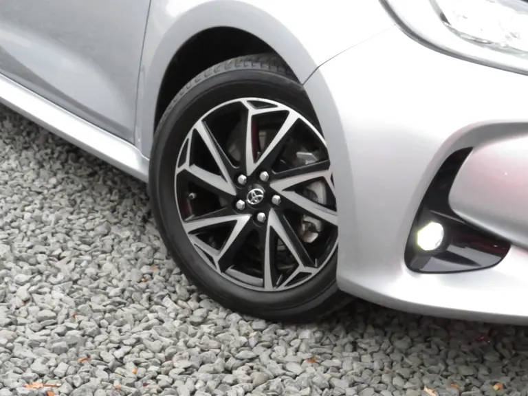 Toyota Yaris 1.5 Hybrid Dynamic, Automaat, ORG NL, 10.000 KM. LM-Velgen, Apple carplay/Androidauto afbeelding 6