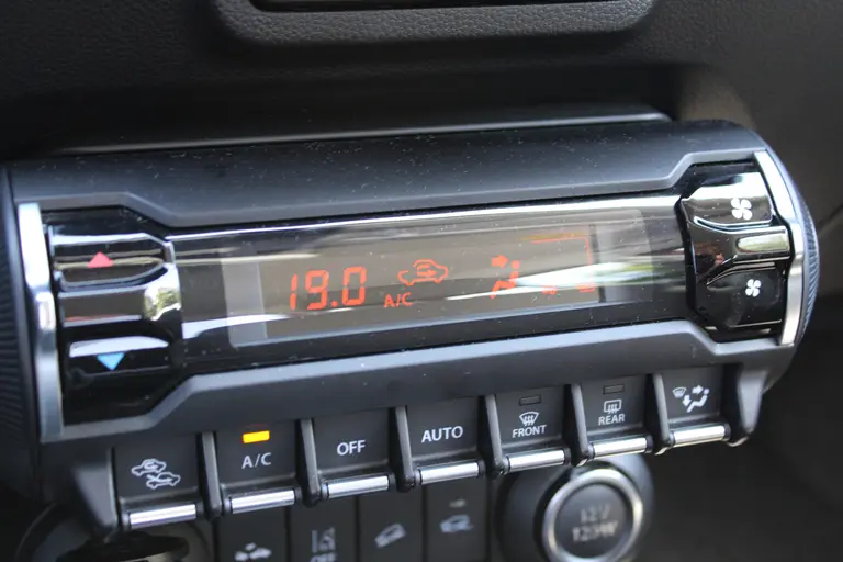 Suzuki Ignis 1.2 Smart Hybrid Allgrip Style, All-Seasons, Keyless, Cruise control en Achteruitrijcamera! afbeelding 20