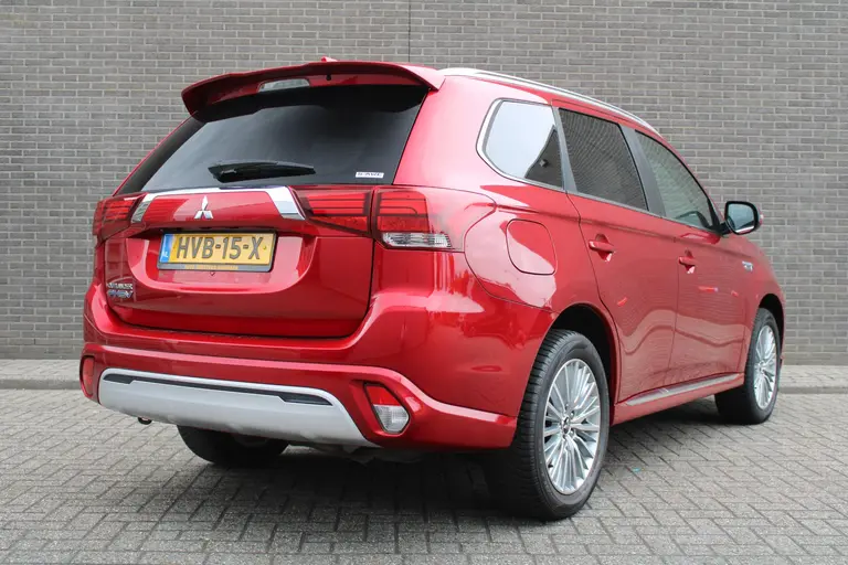 Mitsubishi Outlander 2.4 PHEV Intense+ Cruise/Climate control, Apple carplay/Android auto, Camera, Stoelverwarming, 18"LM velgen, afbeelding 4