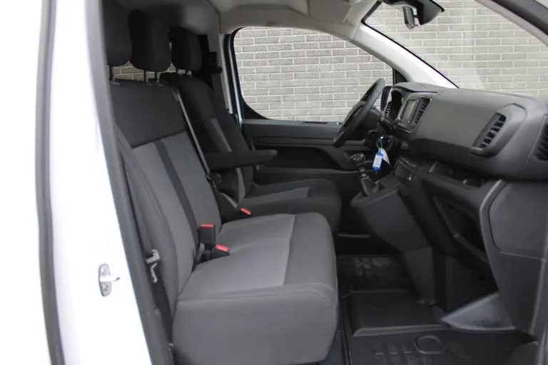 Peugeot Expert 2.0 BlueHDI 145PK L3 Dubbele Cabine Navigatie, Achteruitrijcamera, Trekhaak Afneembaar, Airco, Parkeersensoren Achter, Bluetooth, Cruise Control afbeelding 22