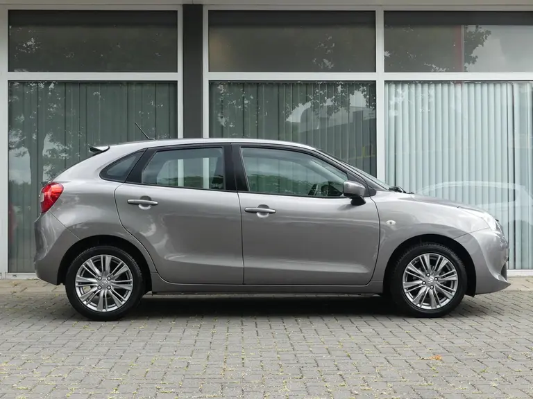 Suzuki Baleno 1.2 Exclusive All seasen banden, Dealer o.h., Airco, Stoelverwarming, afbeelding 2