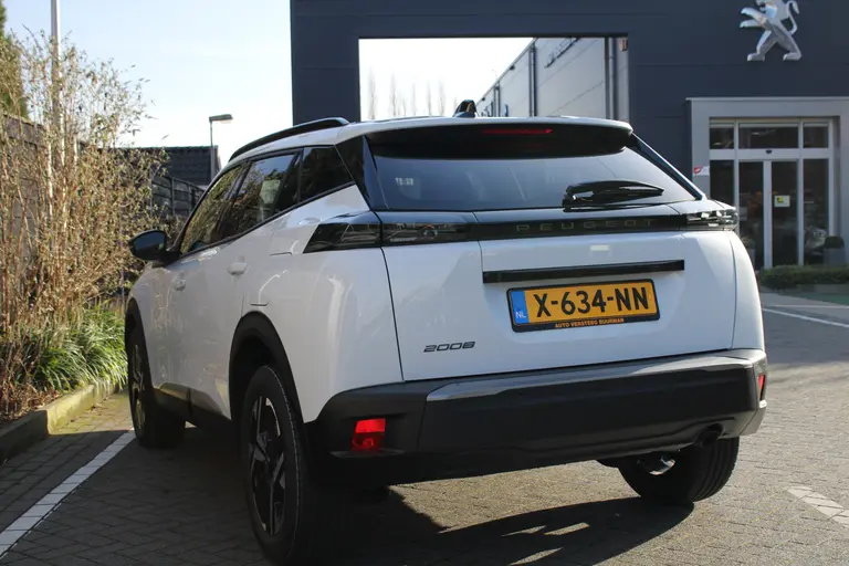 Peugeot 2008 1.2 PureTech 100PK Allure Navigatie, Camera Achter, Draadloze telefoonlader, Parkeerhulp voor en achter afbeelding 8