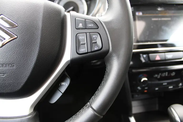 Suzuki Vitara 1.5 Hybrid Style, Automaat, 1e Eig. met All-Seasonbanden, Panoramadak, Navigatie, Parkeersensoren en Dealer onderhouden! afbeelding 26