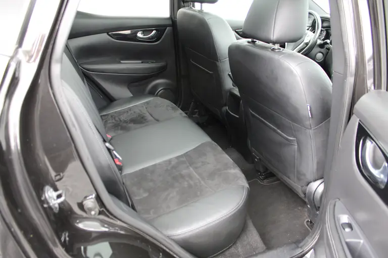 Nissan QASHQAI 1.2 N-Vision, Automaat, Parkeersensoren voor en Achter Panorama Dak! afbeelding 11