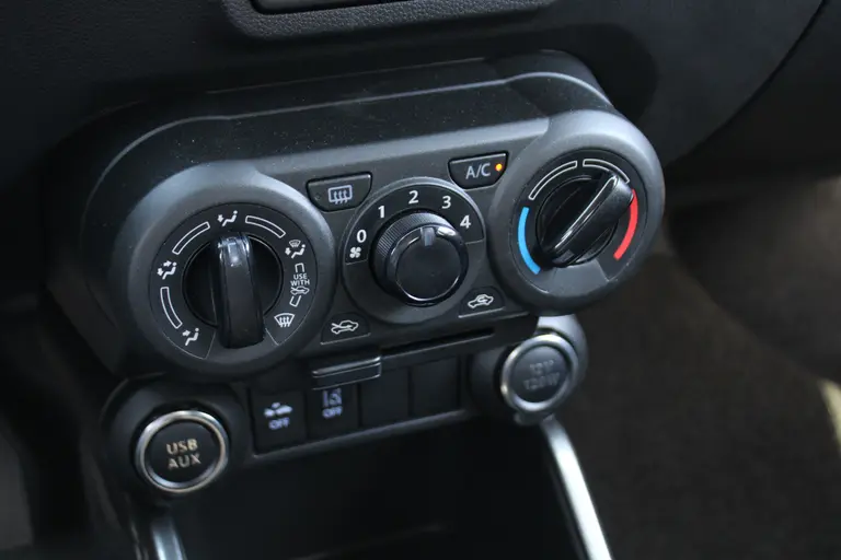 Suzuki Ignis 1.2 Smart Hybrid Select Stoelverwarming, Achteruitrijcamera, Airco, Verwarmde Buitenspiegels, Bluetooth afbeelding 20