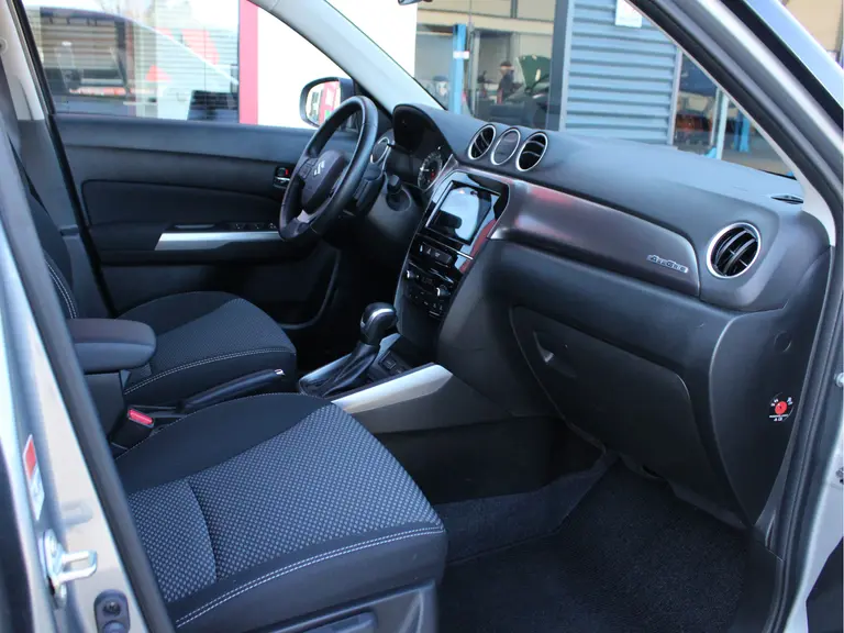 Suzuki Vitara 1.5 Hybrid Select AllGrip Automaat Multimediasysteem, Cruise control adaptief, Climate control, Parkeercamera, Stoelverwarming afbeelding 18