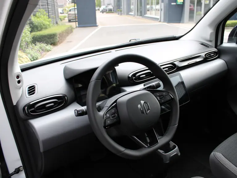Leapmotor T03 Design 37.3 kWh Navigatie, Camera achter, Parkeerhulp achter, Audio, Keyless Start, Lichtmetalen velgen afbeelding 16