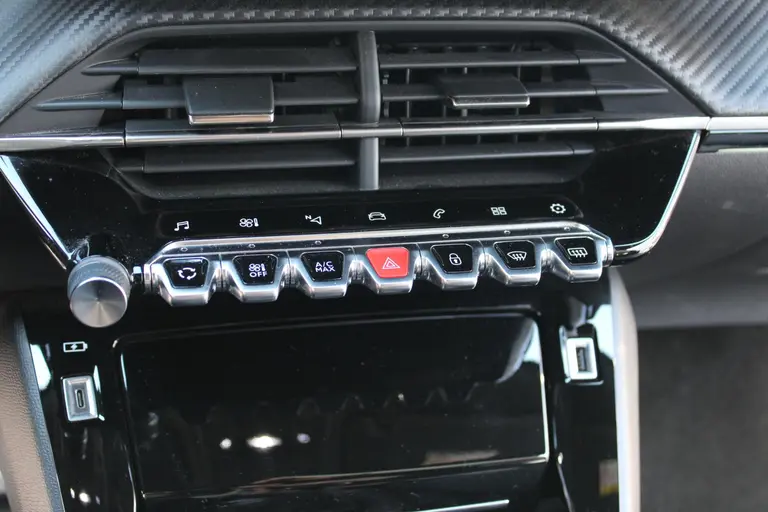 Peugeot 2008 1.2 PureTech GT 130PK Achteruitrijcamera, Navigatie, Cruise Control, Parkeersensoren afbeelding 21