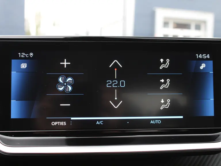 Peugeot 208 GT 1.2 PureTech 100PK EAT8 Automaat Navigatie, Trekhaak Afneembaar, Achteruitrijcamera, Stoelverwarming, Cruise Control, Climate Control afbeelding 30