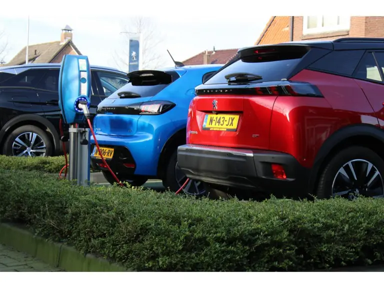 Peugeot e-208 Allure 51 kWh 156PK Navigatie, Rondomzichtcamera, Parkeersensoren, Apple Carplay, Android Auto afbeelding 37