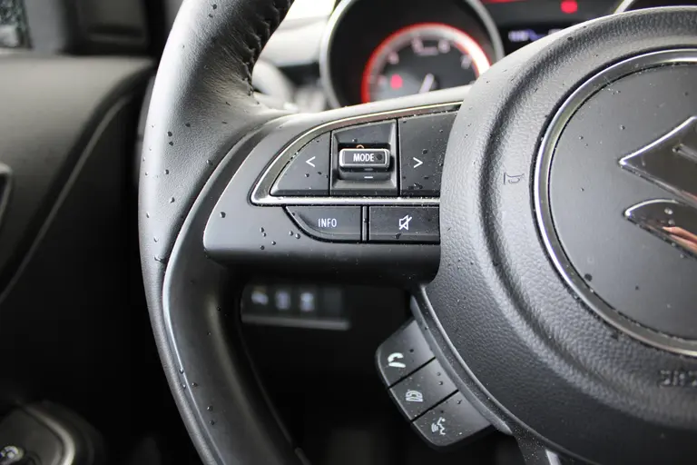 Suzuki Swift 1.2 Style Smart Hybrid, Automaat, Parkeersensoren Achteruitrijcamera en Navigatie! 23950 afbeelding 20