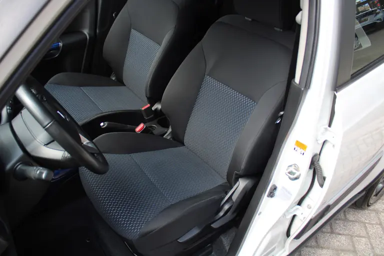 Suzuki Ignis 1.2 Smart Hybrid Style , Stijl, Navigatie, Cruise Control, Climate Control, Keyless Entry afbeelding 11