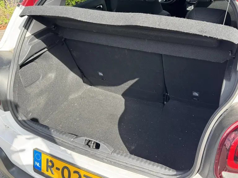 Citroën C3 Shine 1.2 PureTech 82PK Navigatie, Achteruitrijcamera, Keyless, Stoelverwarming, Parkeersensoren afbeelding 13