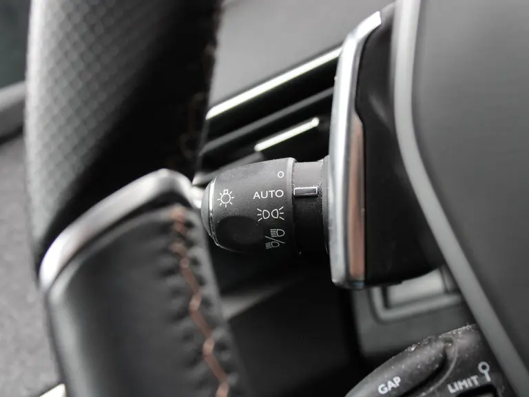 Peugeot 3008 GT Line 1.6 PureTech 180PK EAT8 Automaat Navigatie, Keyless, Achteruitrijcamera, Panoramadak, Elektrische Kofferbak afbeelding 24