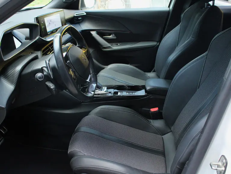 Peugeot 2008 1.2 PureTech GT-Line afbeelding 40