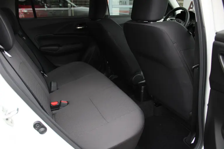 Suzuki Swift 1.2 Style Smart Hybrid CVT Automaat NIEUW MET 6 JAAR GARANTIE! Navigatie, Adaptieve Cruise Control, Stoelverwarming, Climate Control afbeelding 18