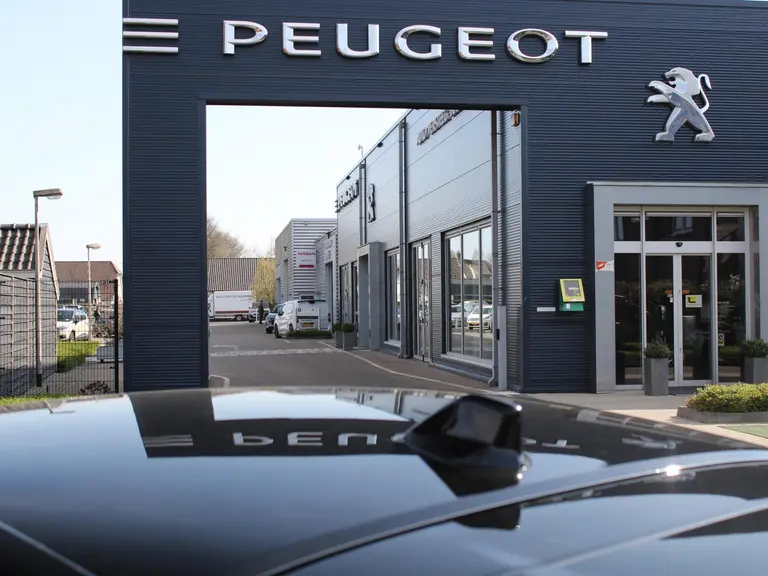 Peugeot 208 Allure 1.2 PureTech 100PK Navigatie, Stoelverwarming, Camera achter, Parkeerhulp voor & Achter, Lichtmetalen velgen afbeelding 12