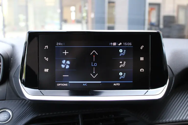Peugeot 2008 1.2 PureTech Allure Automaat, Trekhaak, Airco, Navigatie, Applecarpl./Andr. Auto afbeelding 21