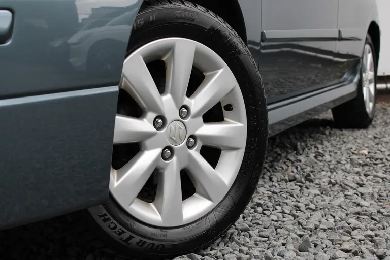 Suzuki Liana 1.6 Exclusive Lichtmetalen Velgen, Climate Control, Centrale Vergrendeling afbeelding 3