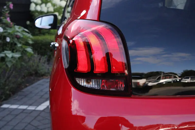 Peugeot 108 Allure 1.0 e-VTi 72PK 5DRS Climate control, Dimlicht Automatisch, Apple Carplay, Android Auto afbeelding 9