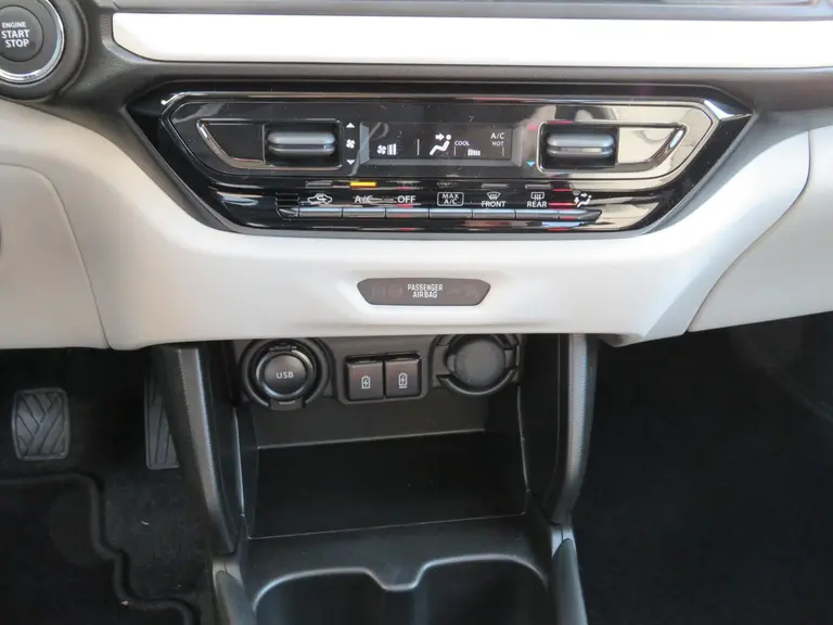 Suzuki Swift 1.2 Select Smart Hybrid, SPECIALE JUBILEUM 17 inch LM-Velgen, Stripingpakket en Shark Fin Antenne afbeelding 20