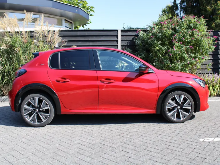 Peugeot 208 1.2 PureTech GT 100PK Navigatie, Panoramadak, Keyless start, Achteruitrijcamera, Apple CarPlay-Android Auto, Parkeersensoren voor & achter afbeelding 7