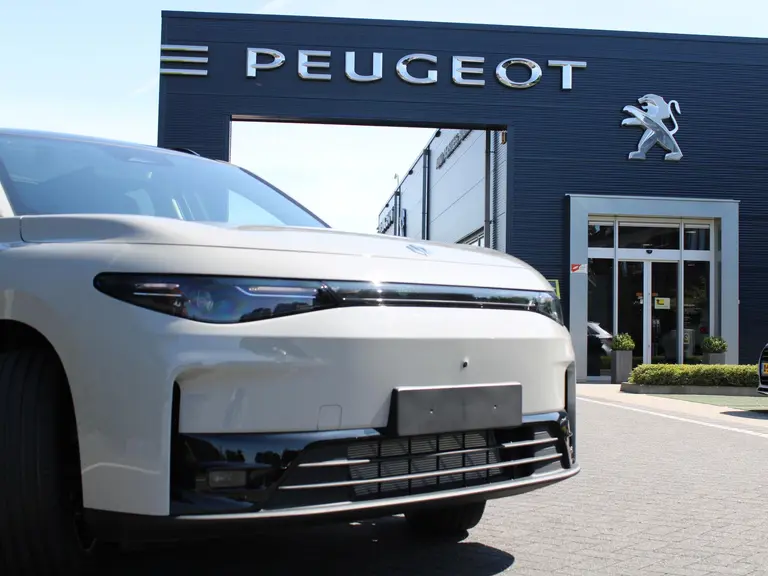 Leapmotor C10 REEV Design 28.4 kWh 215PK Automaat Camera systeem rondom, Stoelverwarming/koeling, Panoramadak, Navigatie afbeelding 3