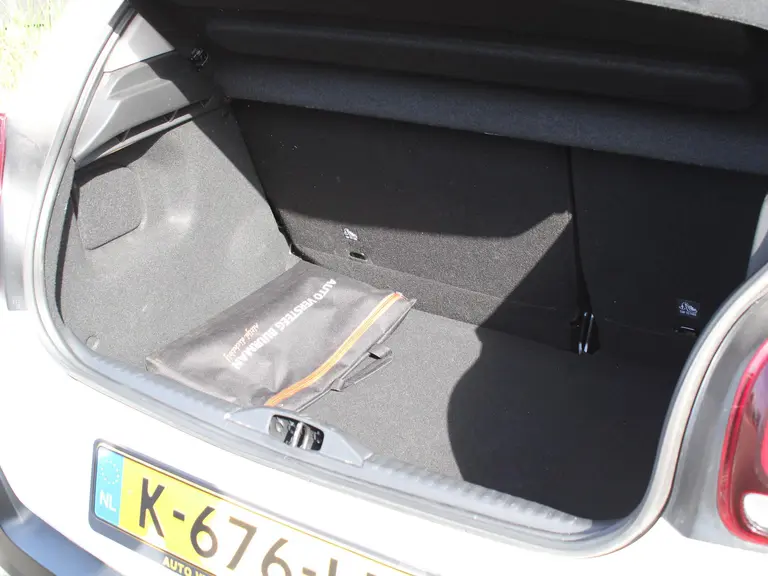 Citroën C3 Business 1.2 PureTech 82PK Navigatie, Achteruitrijcamera, Parkeersensoren, Keyless Entry & Start, Stoelverwarming, Apple Carplay, Android Auto afbeelding 13