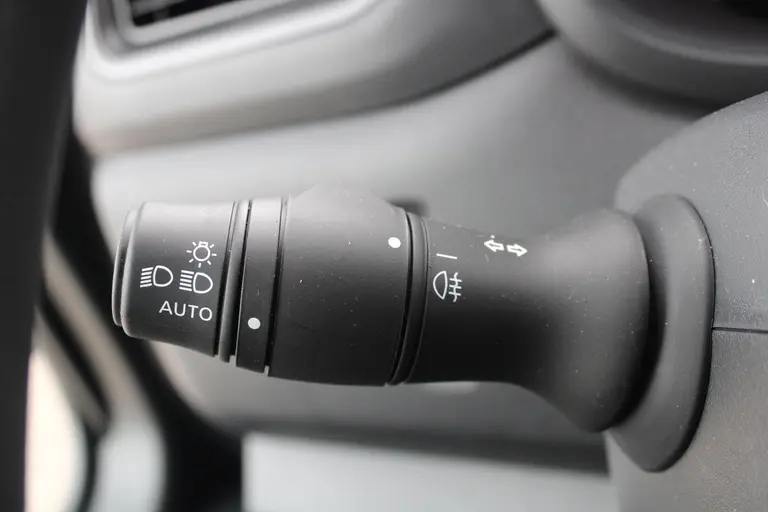 Renault Master Bakwagen + Laadklep T35 2.3 dCi 145PK Achteruitrijcamera, Airconditioning, Audio/BlueTooth, Cruise control, DHollandia Bakopbouw met laadklep, Energy Red By Renault afbeelding 29