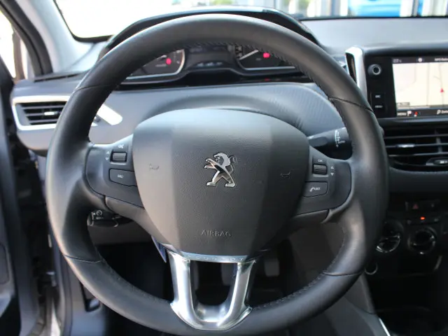 Peugeot 208 Signature 1.2 PureTech 82PK Navigatie, Parkeerhulp achter, Cruise Controle, Apple Carplay/Android Auto afbeelding 20