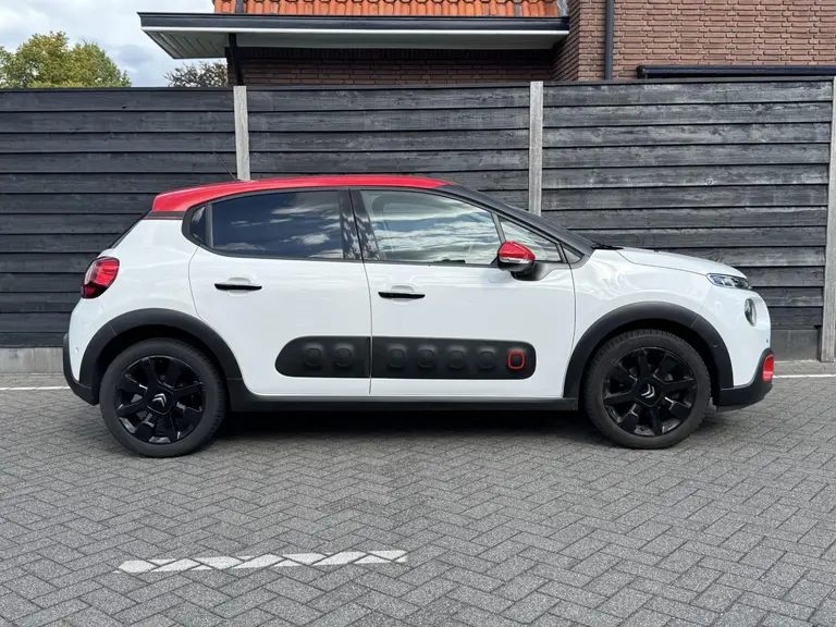 Citroën C3 Shine 1.2 PureTech 82PK Navigatie, Achteruitrijcamera, Keyless, Stoelverwarming, Parkeersensoren afbeelding 9