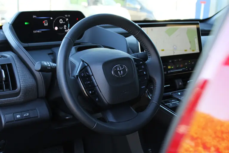 Toyota Bz4x Dynamic 71 kWh 3-fase Trekhaak, Elektrisch Verstelbare Bestuurdersstoel, Voorruit-, Stuur- en Stoelverwarming afbeelding 5