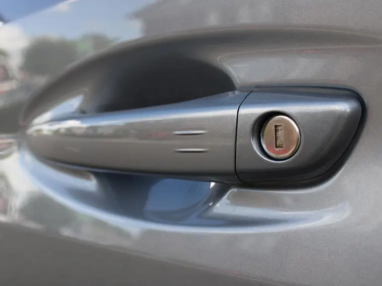 Peugeot 208 Allure 1.2 Hybrid 100PK e-DCS6 Automaat Keyless, Navigatie, Achteruitrijcamera, Stoelverwarming, Adaptieve Cruise Control afbeelding 7