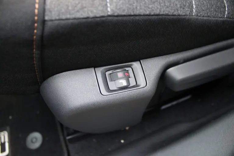 Citroën C3 1.2 PureTech Max 110 PK Cruise/Climate control, Navigatie, Camera, Apple Carplay/Android Auto, Radio/DAB, 17"LM Velgen afbeelding 10