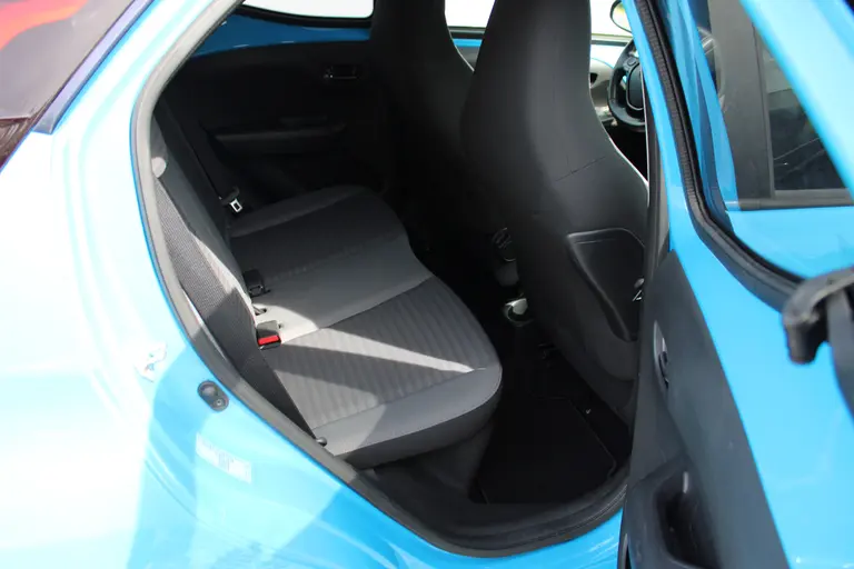 Toyota Aygo 1.0 VVT-i x-first, Camera, Applecarplay/Androidauto, LM-Velgen en Dealer ondehouden! afbeelding 12