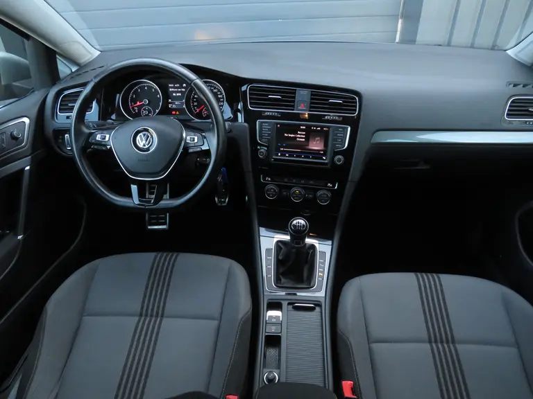 Volkswagen Golf 1.2 TSI Highline, Trekhaak, Parkeersensoren, Navigatie afbeelding 7
