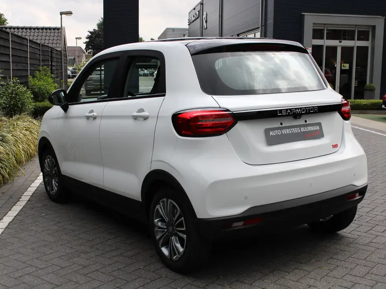 Leapmotor T03 Design 37.3 kWh Navigatie, Camera achter, Parkeerhulp achter, Audio, Keyless Start, Lichtmetalen velgen afbeelding 21