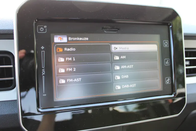 Suzuki Ignis 1.2 Smart Hybrid Allgrip Style, All-Seasons, Keyless, Cruise control en Achteruitrijcamera! afbeelding 17