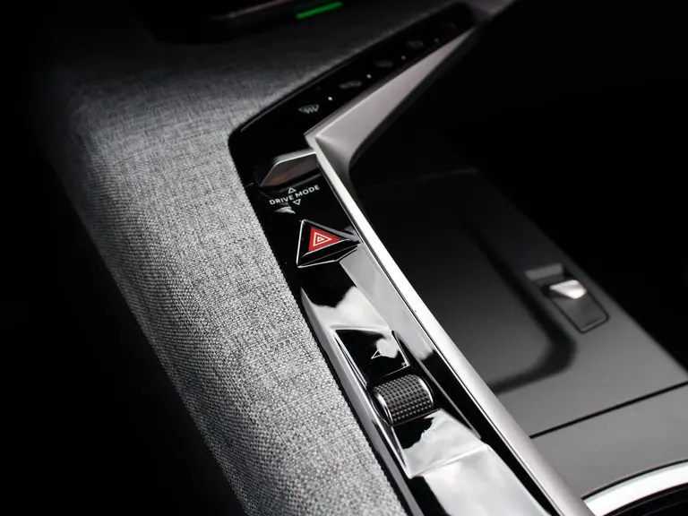 Peugeot 3008 Allure 1.2 Hybrid 136PK e-DCS6 Automaat Navigatie, Rondomzichtcamera, Stoel & Stuurwielverwarming, Keyless, Draadloze Telefoonlader afbeelding 35