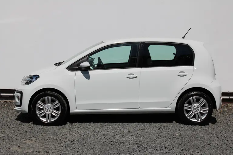 Volkswagen up! 1.0 BMT high up! Bluetooth, Parkeersensoren, Cruise-Control, LM-Velgen en Keurig onderhouden! afbeelding 2