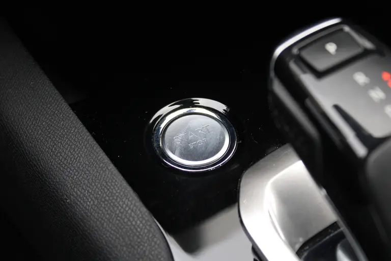 Peugeot 3008 1.2 PureTech Allure Automaat, Trekhaak, Navigatie, CruiseControl, Applecarpl./Andr. Auto afbeelding 28