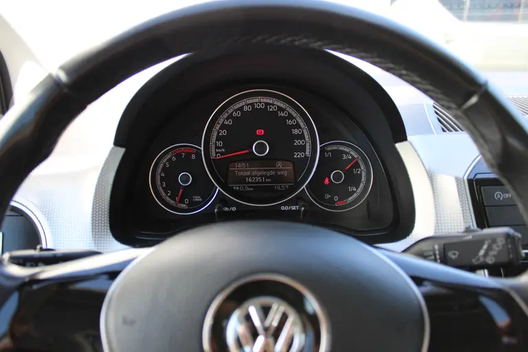 Volkswagen up! 1.0 BMT high up! Bluetooth, Parkeersensoren, Cruise-Control, LM-Velgen en Keurig onderhouden! afbeelding 14