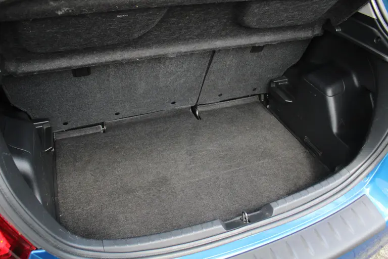 Toyota Yaris 1.3 100PK VVT-i Aspiration Cruise Control, Achteruitrijcamera, Bluetooth, Elektrische Ramen afbeelding 17