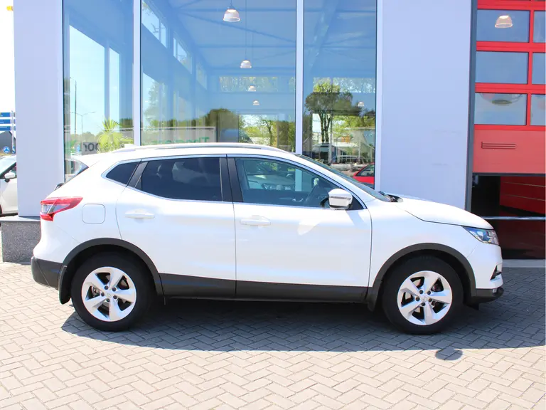 Nissan QASHQAI 1.2 N-Connecta Trekhaak, Panoramadak, Cruise control, Climate control, Parkeercamera afbeelding 3