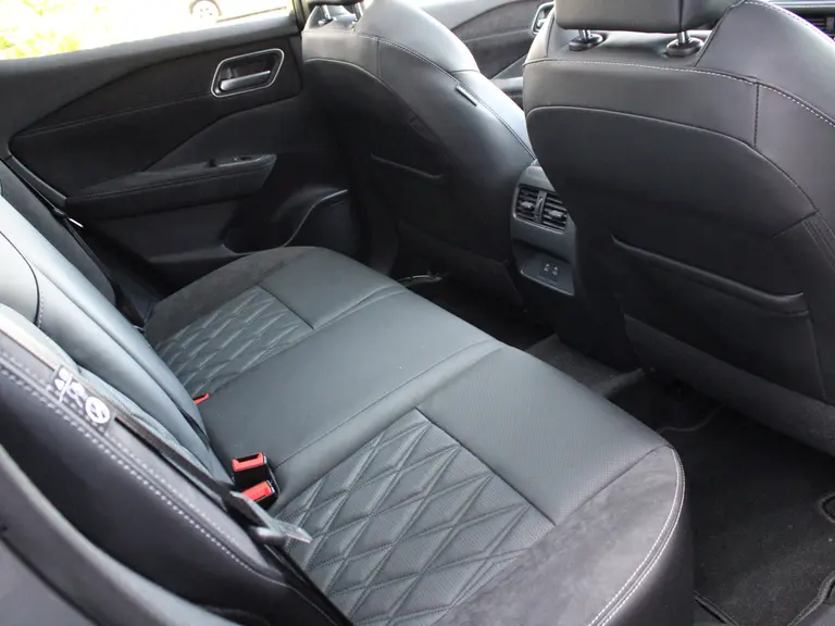 Nissan QASHQAI Tekna Plus 1.3 MHEV 158PK Xtronic Automaat Navigatie, Rondomzichtcamera, Keyless, Stoel, Stuur en Voorruitverwarming, Massage, Elektrische Klep, Leder-Alcantara afbeelding 44