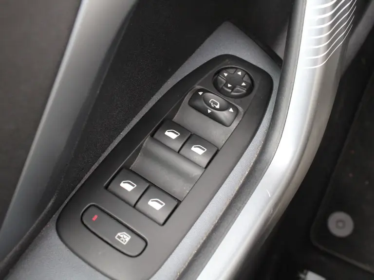 Peugeot 208 1.2 PureTech Allure Navigatie, Climate control, Lichtmetalen Velgen afbeelding 11